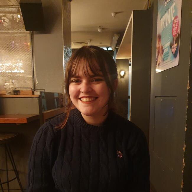 Babysitter in Glasgow: Lauren