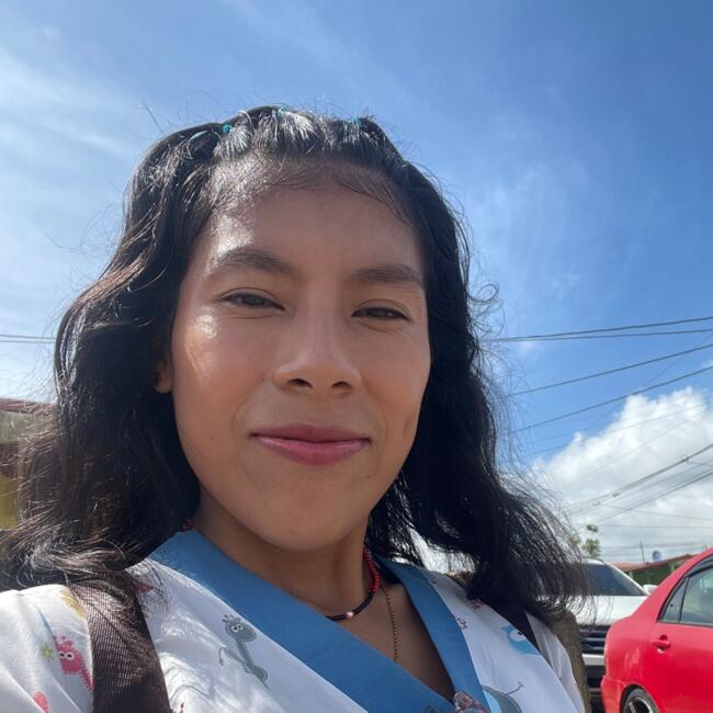 Niñera en Nuevo Emperador: Yineiri