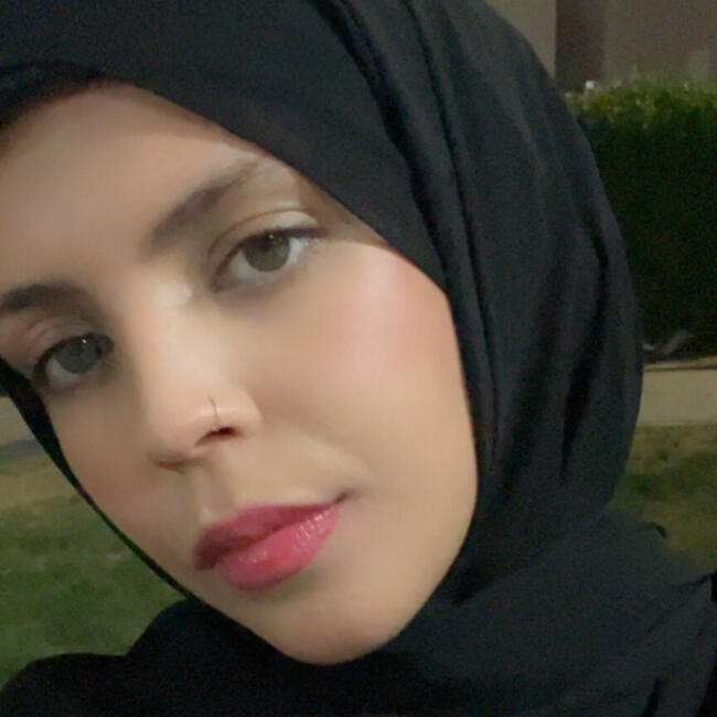 Babysitter in Al Farwānīyah: Sara