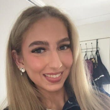 Babysitter in Shepparton: Emilia