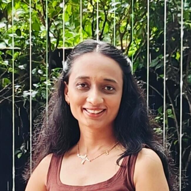 बम्बई में बेबीसिटर: Gayatri