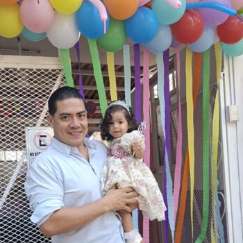 Trabajo para niñera en Pto Vallarta: trabajo de niñera Mike