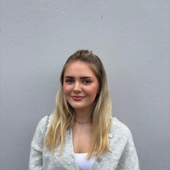 Babysitter in Isleworth: Evie