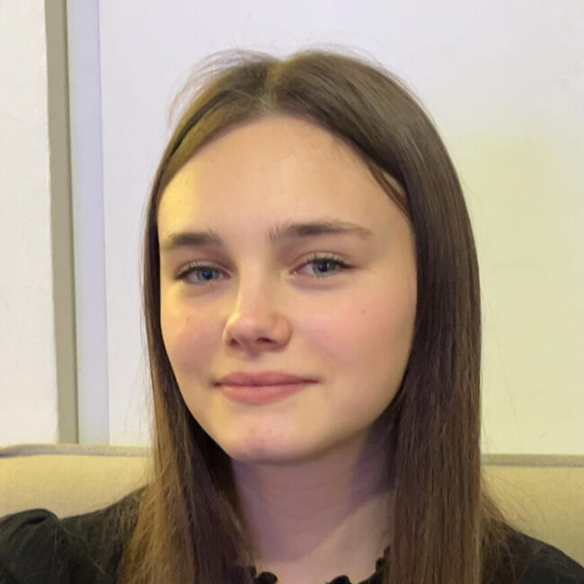 Babysitter in Saint-Cyr-l'École: Leane