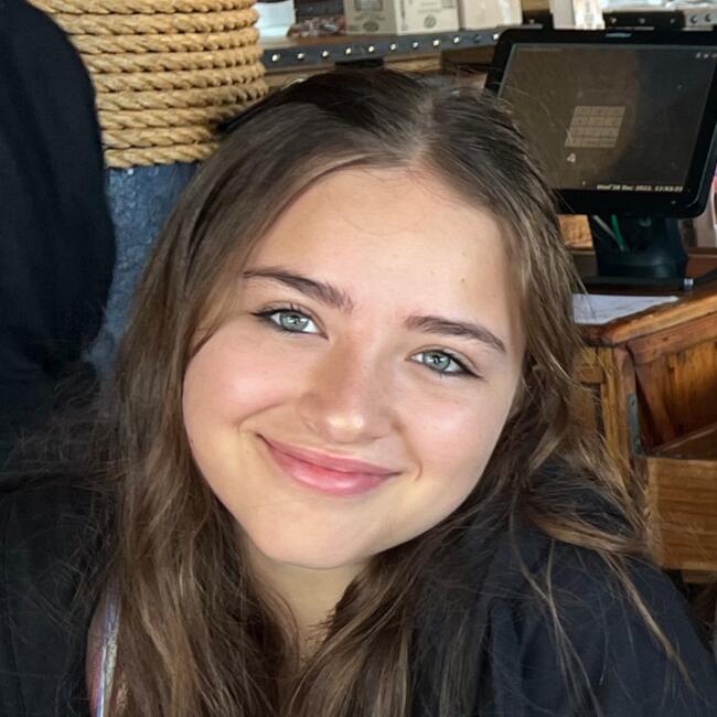 Babysitter in Claremont: Erin