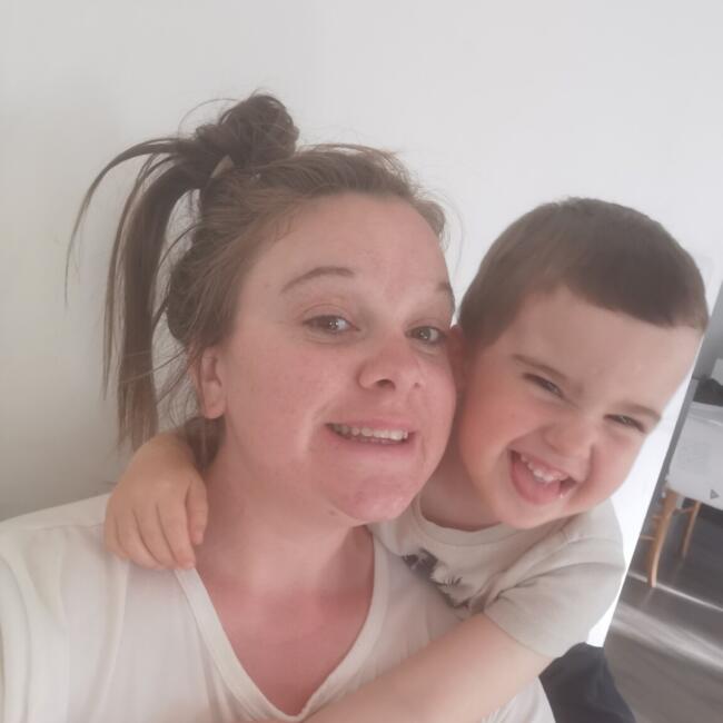 Babysitter in Saint-Sauveur (Provence-Alpes-Côte d'Azur): Laura
