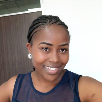 مربية أطفال في دبي: Catherine