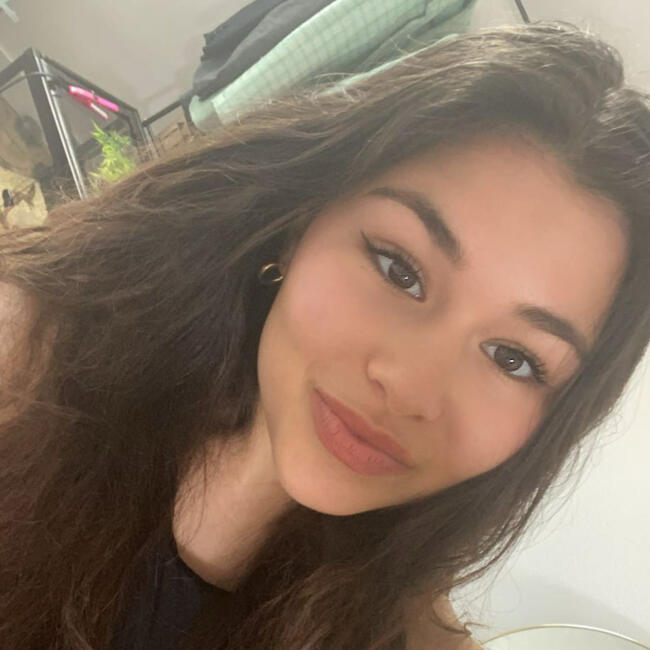 Babysitter in Le Mans: Kamelya