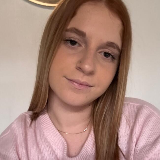 Babysitter in Sainte-Eulalie-en-Born: Emma