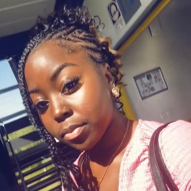 Babysitter in Saint-Jean-de-la-Ruelle: Shaynice