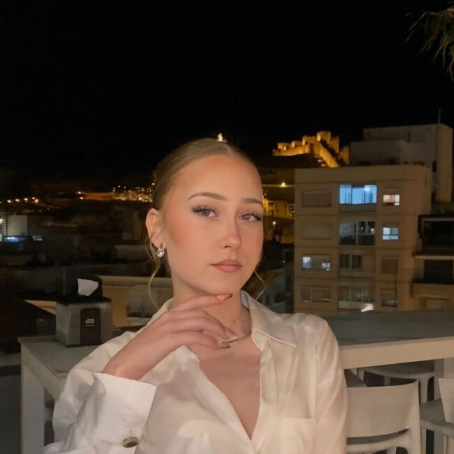 Canguro en Roquetas de Mar: Evelin
