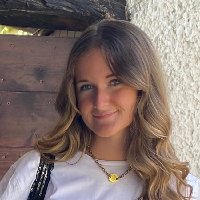 Babysitter in Montanay: Agathe