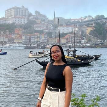 Babysitter em Porto: Iara