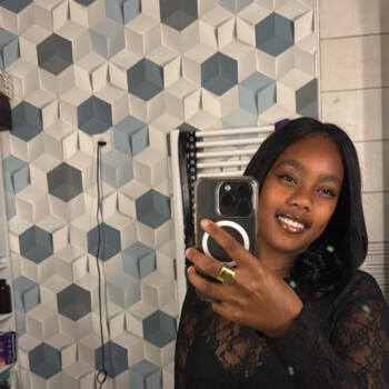 Babysitter in Luché-Pringé: Elise