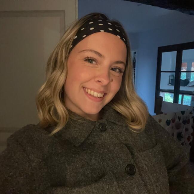 Babysitter in Chirens: Alix