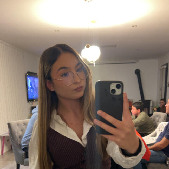 Babysitter in Hardricourt: Louna