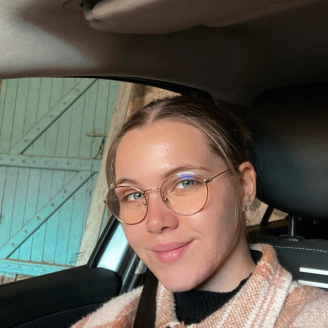 Babysitter in Poinville: Floriane