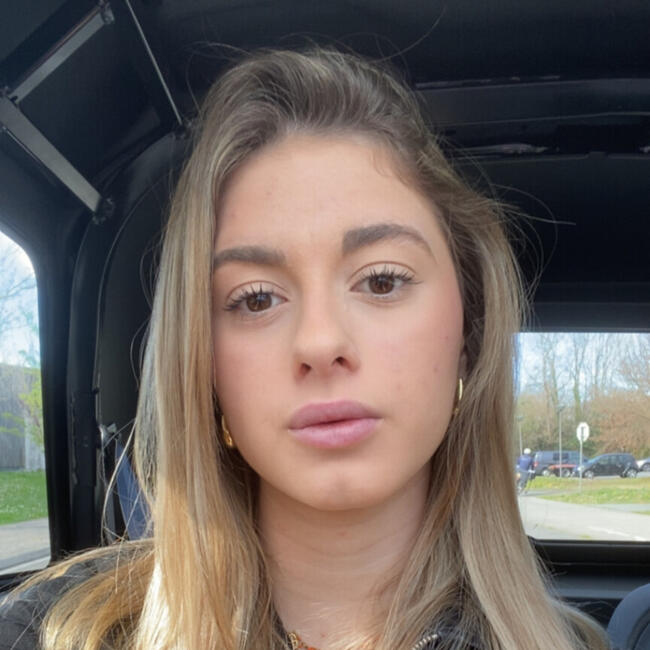 Babysitter in Buros: Pauline