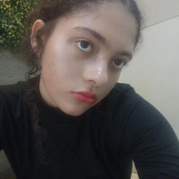 Babysitter in Burunga: Shanelle