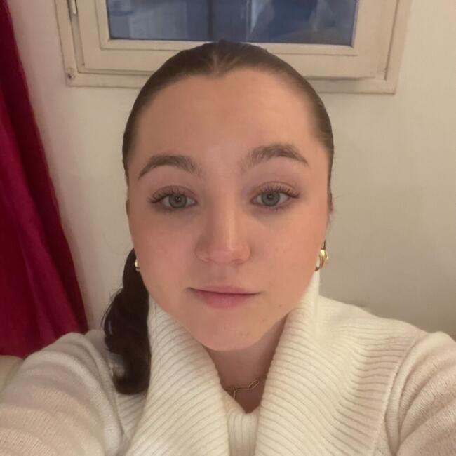 Babysitter in Rognonas: Violette