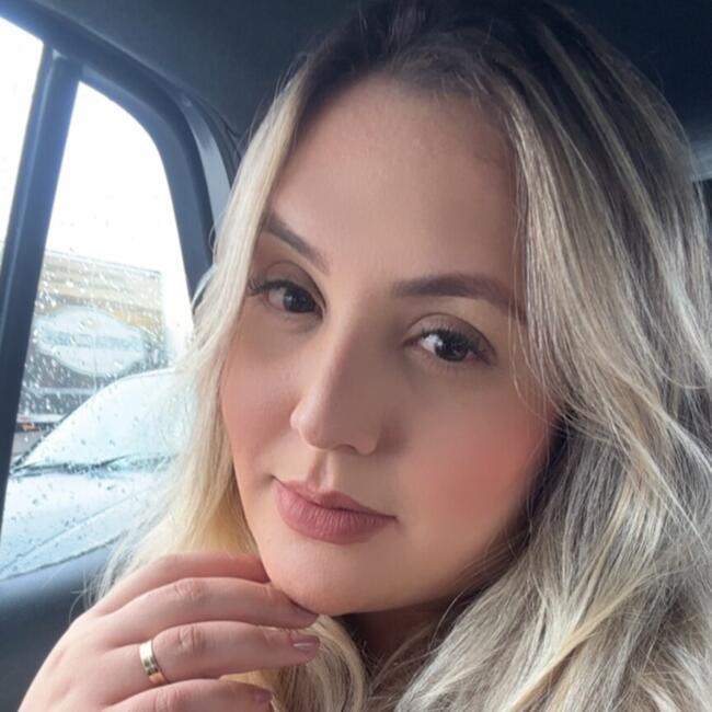 Emprego de babá em Curitiba: Laura