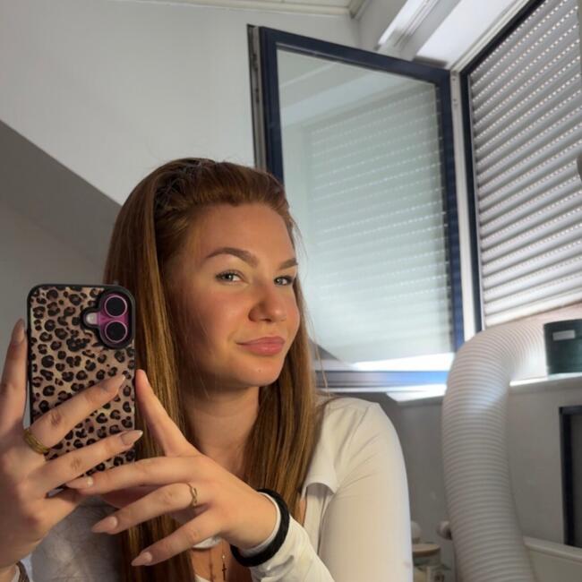 Babysitter in Lierre: Lena