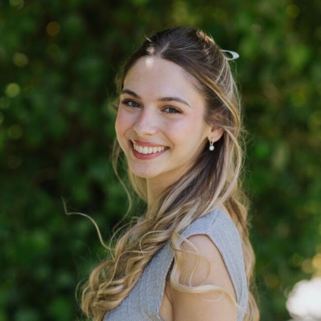 Babysitter em Caneças: Bruna