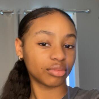 Baby-sitter in Laval: Hiara