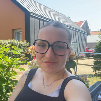 Baby-sitter à Calais: Anais