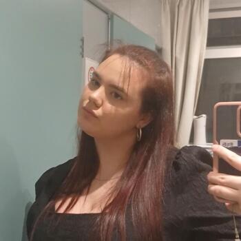 Babysitter Gravesend: Izzey