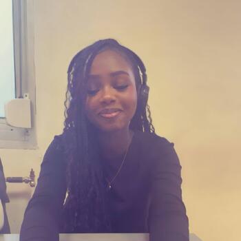 Babysitter in Évry: Sara