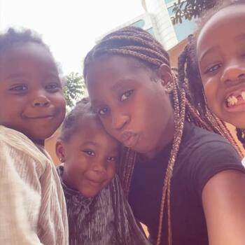 Babysitter Kampala: Kenzie