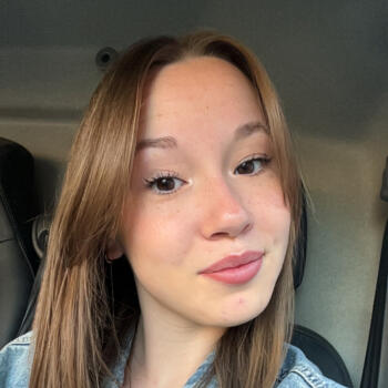 Babysitter in Manage: Clémence