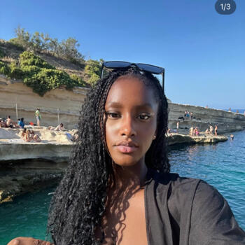 Babysitter in Paris: Amina