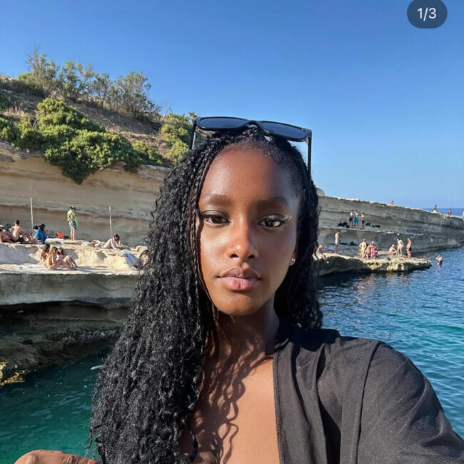 Babysitter in Paris: Amina