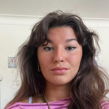 Babysitter in Nantes: Hélia