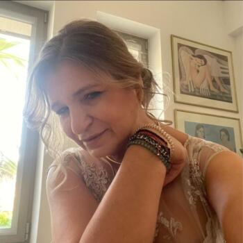 Dadı Larnaka: Θεοδωρα