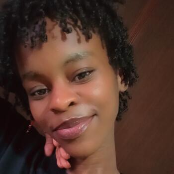 Babysitter Vilarinho do Bairro: Joana