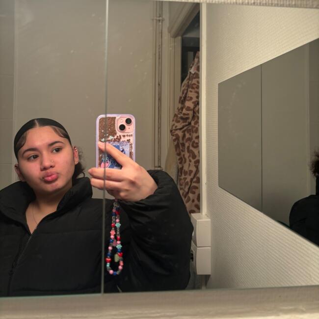 Babysitter in Paris: Leily