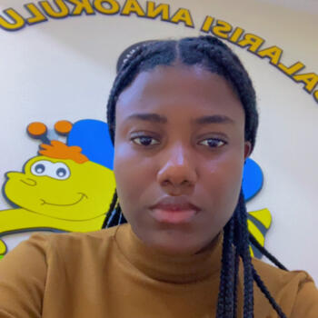 Babysitter in Istanbul: Naomi