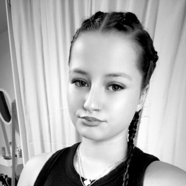 Babysitter in Marolles-les-Braults: Alicia