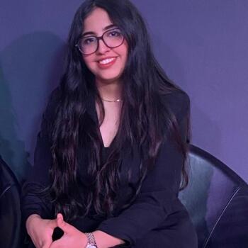 בייביסיטר ב- דנקרק: Kawthar