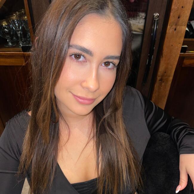 Babysitter in Toronto: Claudia