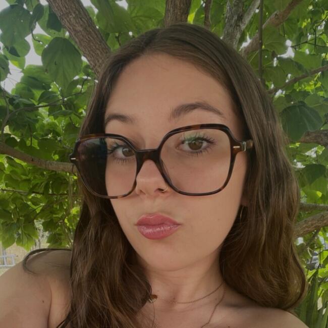 Babysitter in Saint-Maixant: Emmie