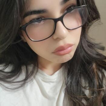 Babysitter in Paris: Alya