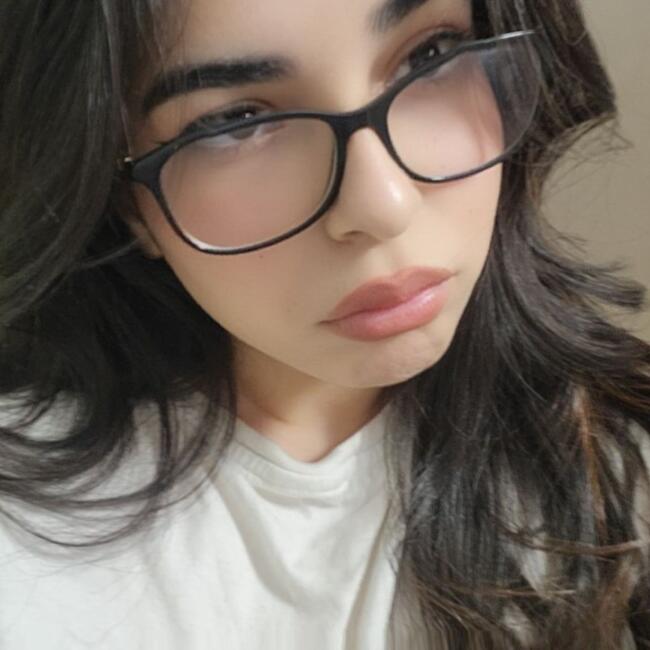 Babysitter in Paris: Alya