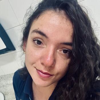 Canguro en Manises: Yuliana