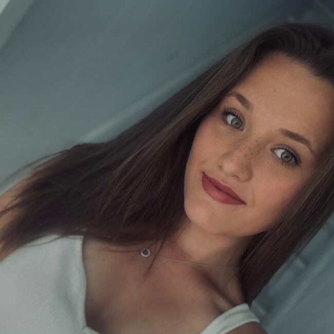 Babysitter in Écaussinnes-d'Enghien: Lucie