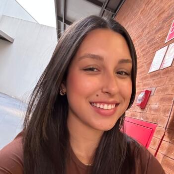 Babá em Campo Largo: Larissa