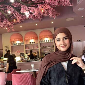Babysitter in Agen: Lyna